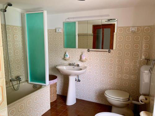 A bathroom at Casa Curti