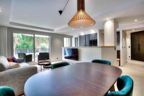 Luxury flat with balcony - city center Cannes
