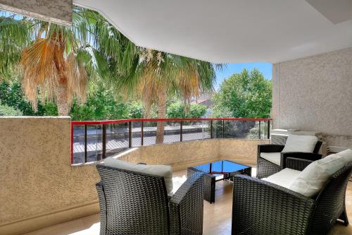 Luxury flat with balcony - city center Cannes