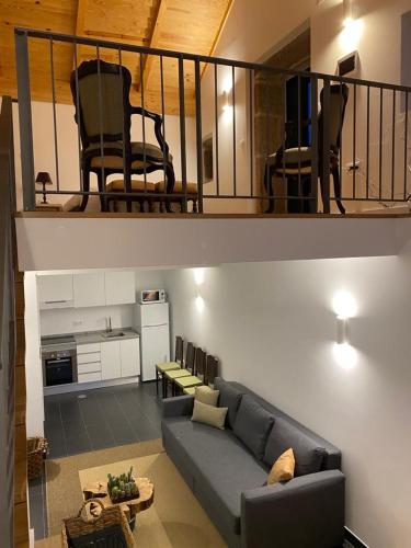 two images of a living room with a couch and a kitchen at Quinta Casa do Retiro in Penalva do Castelo