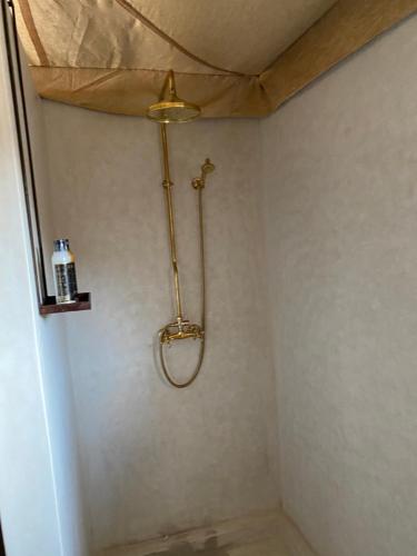 a shower in a bathroom with a ceiling at Le Bédouin agafay in Marrakech