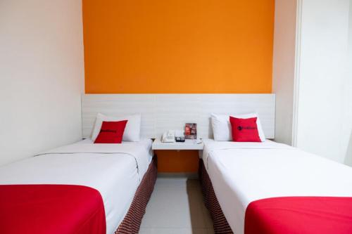 Gallery image of RedDoorz Plus @ Hotel Alden Makassar in Makassar