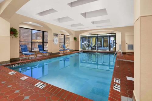 Wyndham New Orleans French Quarter Image