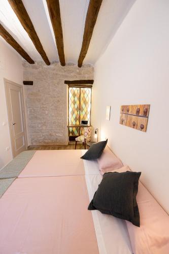 a bedroom with a large bed in a room at Casa l'Escorretger in Calaceite