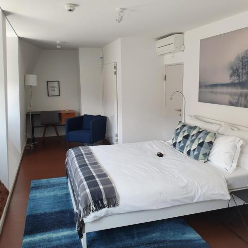 Top City Center Apartments location next to Lion Monument photo 2