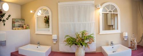 Bilik mandi di Filon Ktima Beachfront Upscale Villa