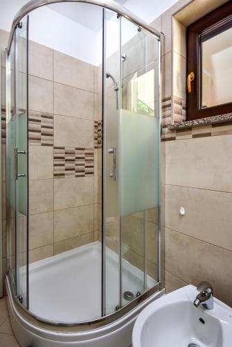 Ένα μπάνιο στο Apartman Koraca