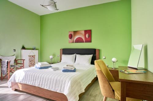 A bed or beds in a room at Seaside House