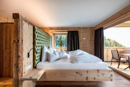 Ein Bett oder Betten in einem Zimmer der Unterkunft Mountain Village Hasenegg