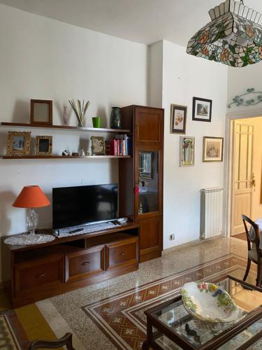 a living room with a tv and a table at Edo apartament in Lido di Ostia