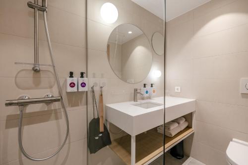 Ett badrum på Quality Hotel Ramsalt