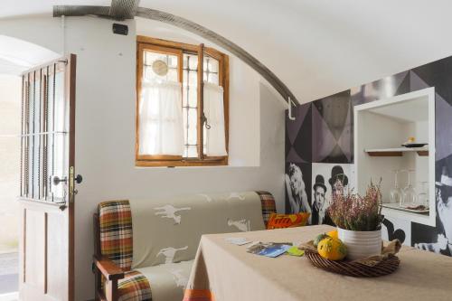 a dining room with a table and a chair at San Giuan, ad un passo dal centro in Chiavenna