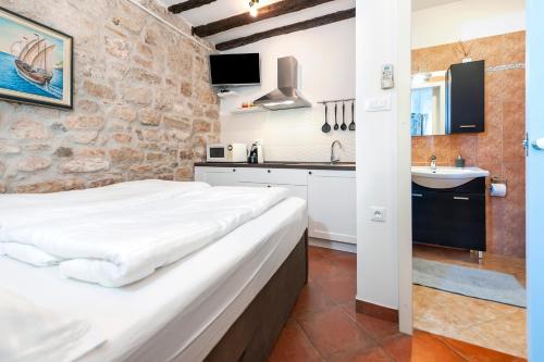 Volta L Apartment