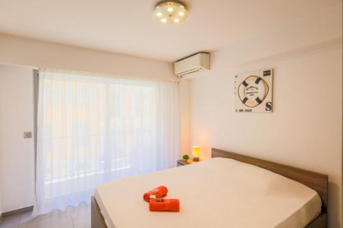 Katil atau katil-katil dalam bilik di SUEDE AP4207 by Riviera Holiday Homes