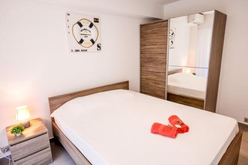 SUEDE AP4207 by Riviera Holiday Homes