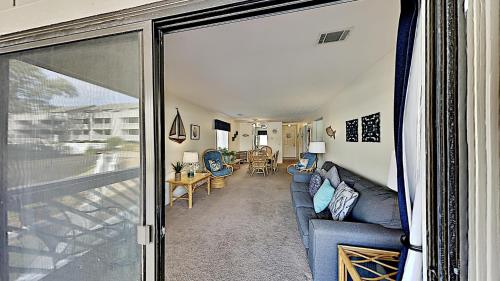 Shipwatch Pointe II L105 2BR 2BA 2nd Row Condo near popular Shore Drive - Winter Rental Friendly