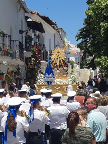 a group of people in uniform walking down a street at Alojamiento La Fuente in Fuenteheridos