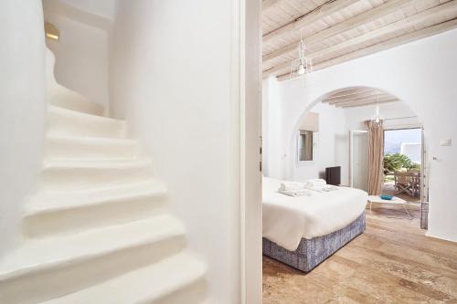 Letto o letti in una camera di Villa Petrolefko By Ethos Hospitality