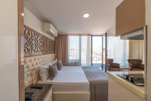 Postel nebo postele na pokoji v ubytování Taksim Peri Suite