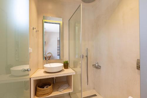 a bathroom with a sink and a shower at SpilGaia in Spílion