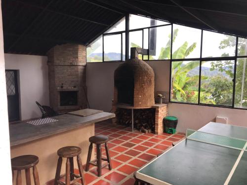 a kitchen with an oven in a room with windows at Estancia los pinos in Jenesano