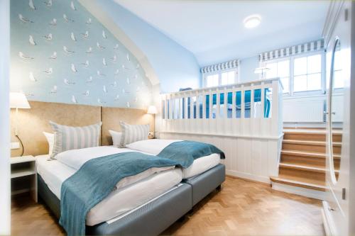 a bedroom with a bed with birds on the wall at Romantik Hotel Barbarossa in Konstanz