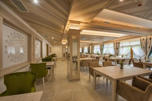 Khu vực lounge/bar tại Askana