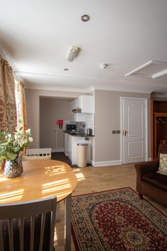 Η κουζίνα ή μικρή κουζίνα στο Cley Hall
