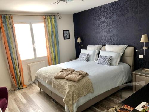 Postel nebo postele na pokoji v ubytování Les Suites Champenoises