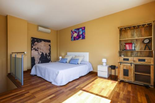 a bedroom with a white bed and a map on the wall at Galera 2 ONLY FAMILIES Planet Costa Dorada in Cambrils