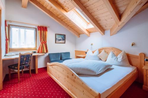 Tempat tidur dalam kamar di Residence Alpenrose
