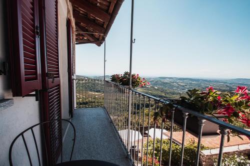 Balkoni atau teres di La Rola