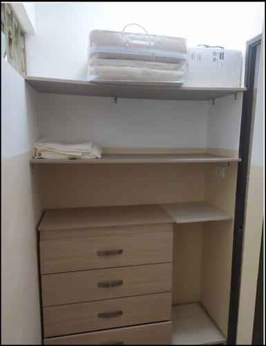 an empty closet with a shelf and a drawer at Finca Marandua Cabaña El Cielo in Pacho
