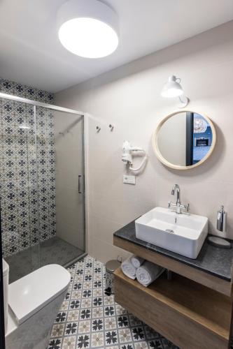 Ένα μπάνιο στο Apartamentos El Patio Plaza Mayor Cáceres