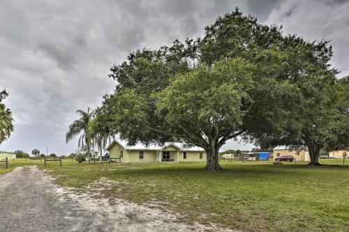 Imagen de la galería de Lake Okeechobee Fishing Retreat with Fire Pit!, en Clewiston