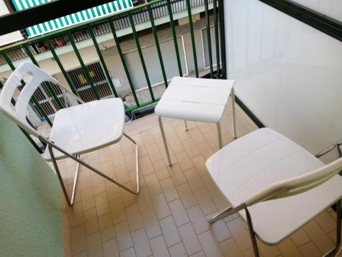 two white chairs sitting on top of a balcony at Insieme al mare in Praia a Mare