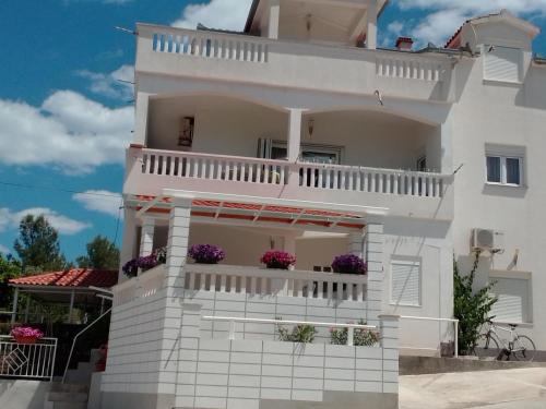 Apartment in Slatine with sea view, balcony, air conditioning, Wi-Fi (4783-4), Centola, Croatia