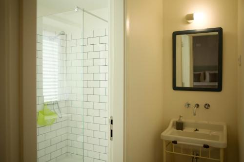Um banheiro em THE HOLY COW - Hostel & Suites