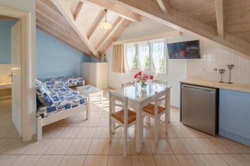 Η κουζίνα ή μικρή κουζίνα στο Angelina Apartments