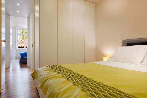 Ribeira Trendy Flat in Medieval Mercadores Street