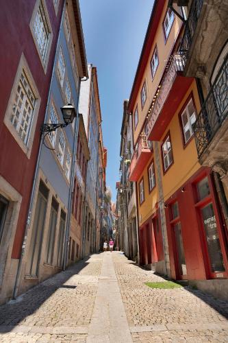 Ribeira Trendy Flat in Medieval Mercadores Street