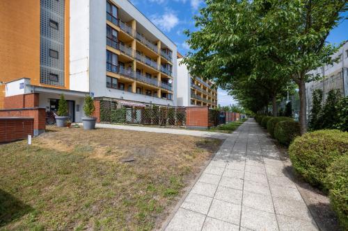 an empty sidewalk in front of a building at Apartamenty Wiśniowy Sad by Renters in Kołobrzeg