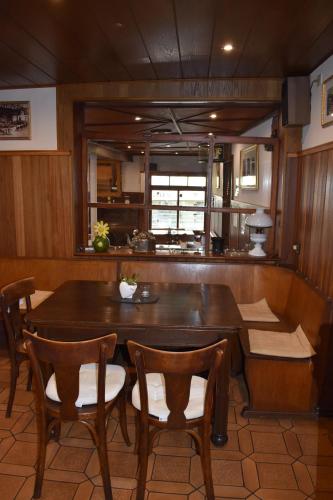 a dining room with a table and chairs in a boat at Landgasthof Zur Sonne in Enkirch