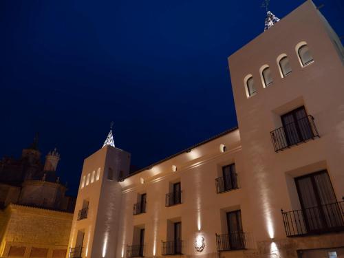 a building with a clock tower at night at Hotel Palacio La Marquesa 4 Estrellas SUP in Teruel