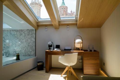 a desk and a chair in a room with a window at Hotel Palacio La Marquesa 4 Estrellas SUP in Teruel
