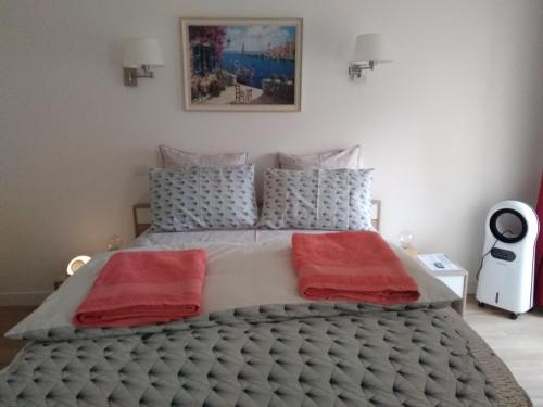 Postel nebo postele na pokoji v ubytování L'Auberge Chez Pascal