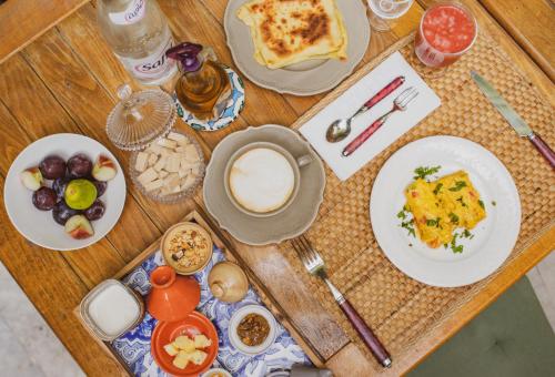 Options de petit-déjeuner proposées aux clients de l'établissement Dar Souad