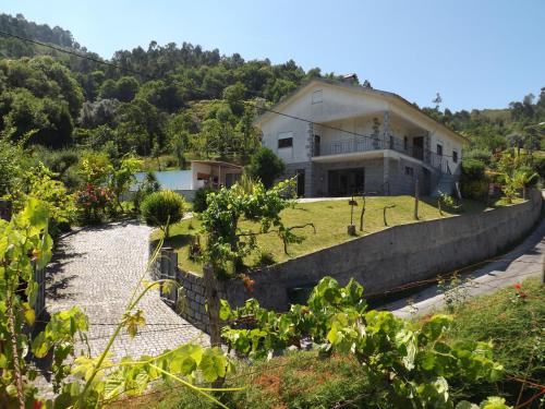 a house on the side of a hill at Casa Oliveira in Grovelas