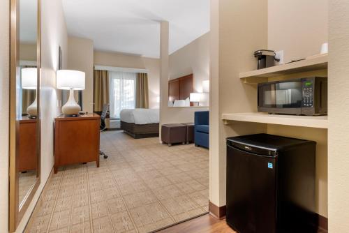Kuchyň nebo kuchyňský kout v ubytování Comfort Inn & Suites North Mankato