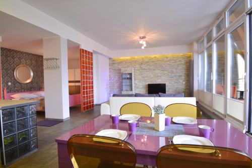 Villa Concha-Apartamenty Bryza-Parking tesisinde bir restoran veya yemek mekanı